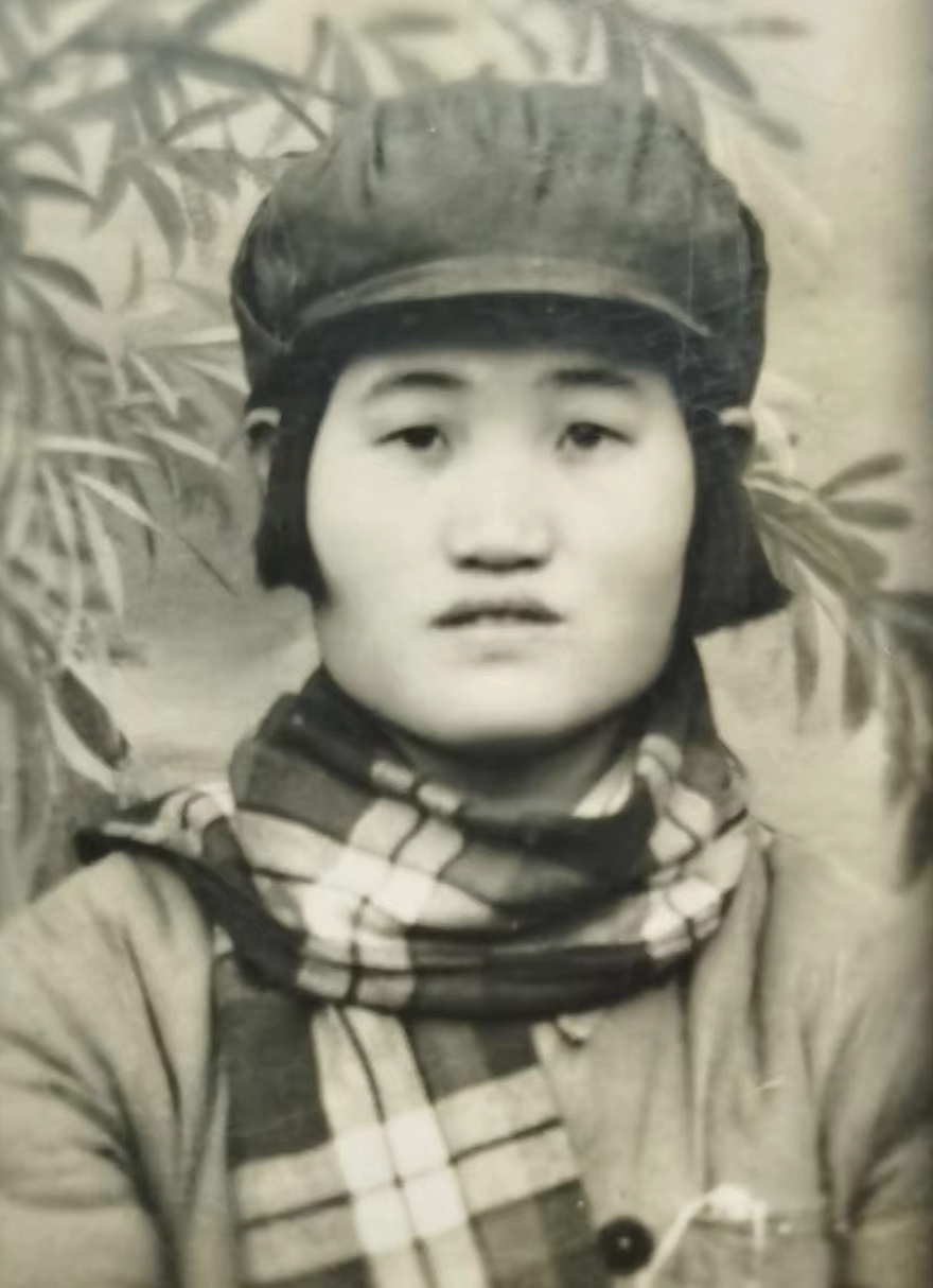 女英雄的大爱         高 明