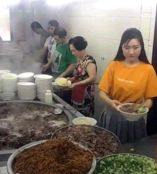 网红“牛肉面西施”素颜曝光，粉丝表示受不了，网友：面还怎么吃 第 6 张