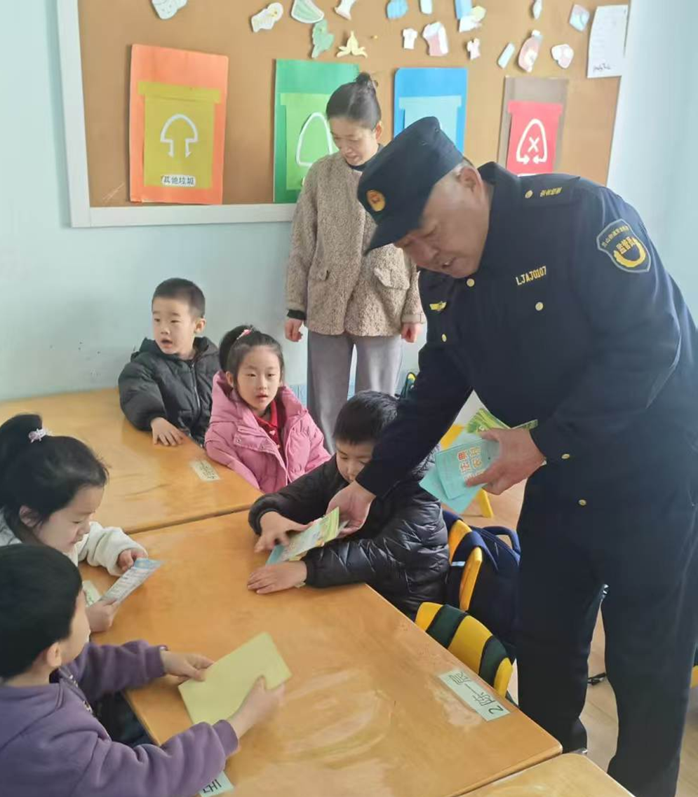 普法宣传进校园安全知识润童心——山东省临沂市兰山区兰山街道后十社区走进幼儿园开展安全宣传教育活动